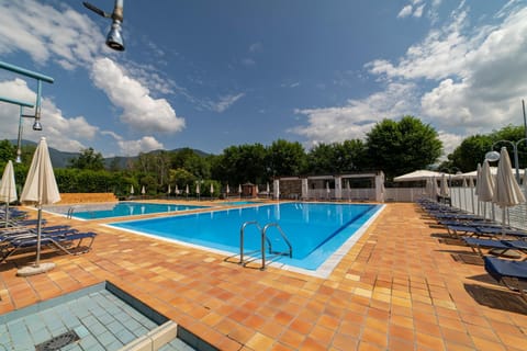 Day, Swimming pool, sunbed