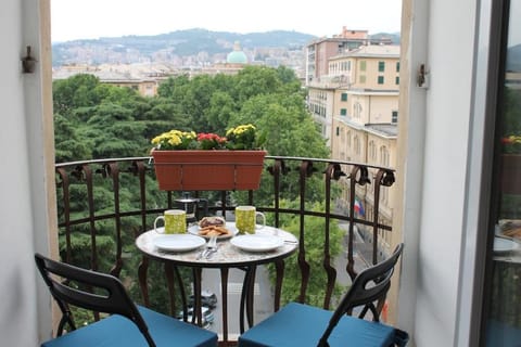 Day, Balcony/Terrace, Dining area, City view