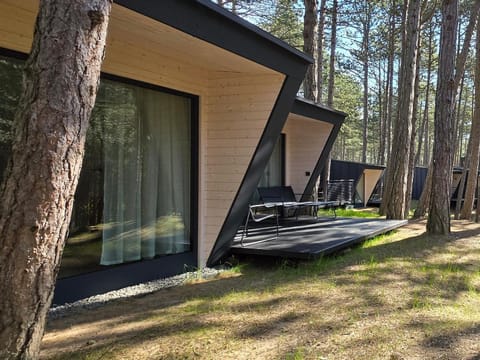 Property building, Natural landscape, Balcony/Terrace, Garden view