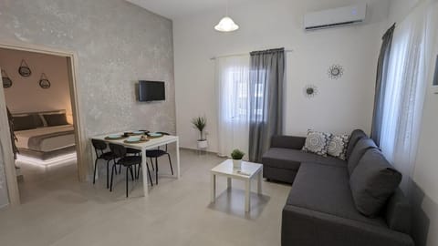 TV and multimedia, Living room, Seating area, Dining area, air conditioner