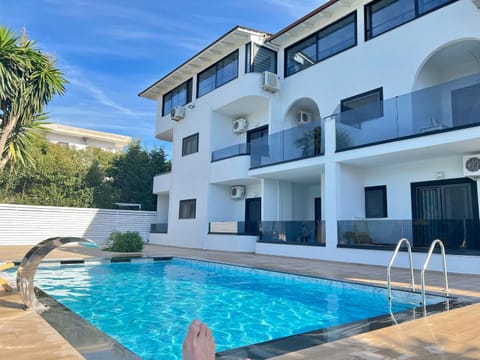 Property building, Living room, Diving, Diving, Swimming pool, Breakfast