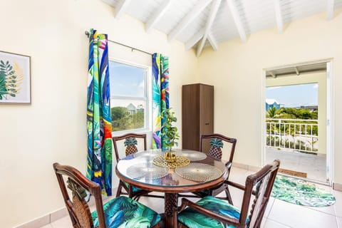 Chalk Sound Jungle Oasis Good WiFi Walk to Beach Vacation rental in Turks and Caicos Islands