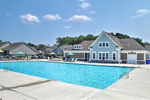 Spacious Millville Townhome 5 Mi to Bethany Beach House in Sussex County