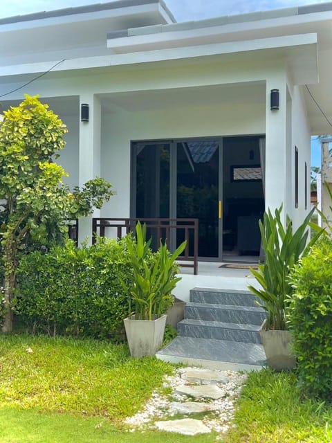 Casa Mudra - 3 Minute Walk to Salad Beach House in Ko Pha-ngan Sub-district