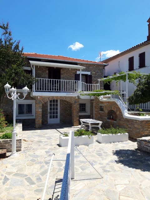 Patio, Day, Garden, Garden view