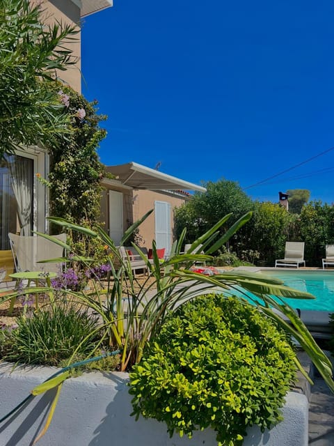 Villa de charme avec piscine à proximité des plages Villa in Saint-Raphael