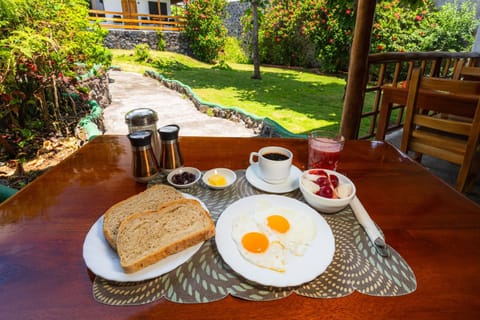 Dining area, Garden view, Breakfast