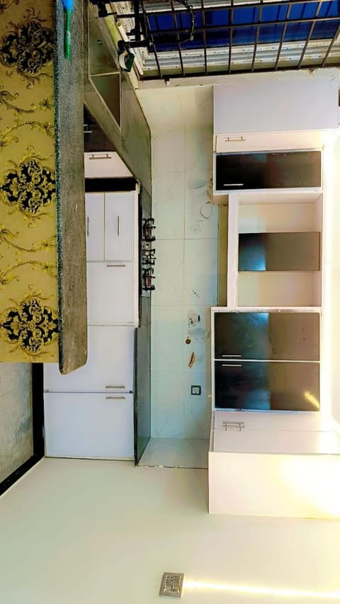 Kitchen or kitchenette, minibar, oven, wardrobe