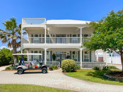 Seas The Moment Pool & Hot Tub Golf Cart Deals House in Destin