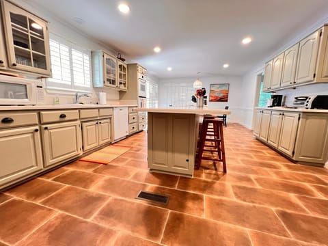 Kitchen or kitchenette, Dining area, dishwasher, oven, stove