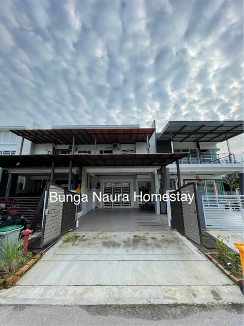 Bunga Naura Homestay House in Port Dickson