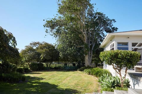 Pohutukawa Point Estate Homestead House in Waikato