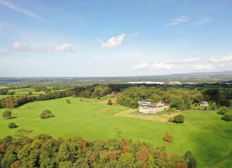 One-Bedroom Apartment In A Stately Home Wohnung in Blackburn