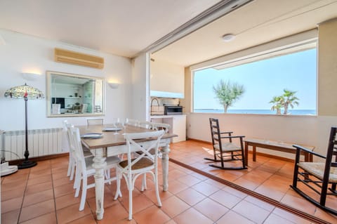 Natural landscape, Living room, Dining area, Sea view