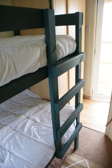 Bedroom, bunk bed