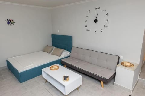 Bed, Seating area