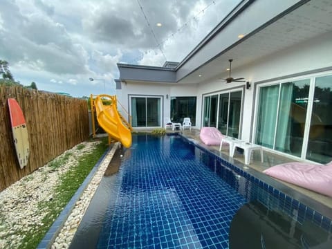 Aloha Bliss Pool Villa NaJomtien Villa in Pattaya City