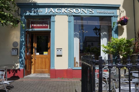 Property building, Restaurant/places to eat, Facade/entrance, Facade/entrance