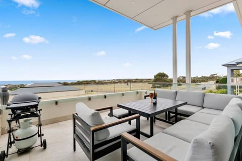 Sunnyside Sellicks Beach Family friendly oasis Sleeps 12 with Sea Views House in Adelaide