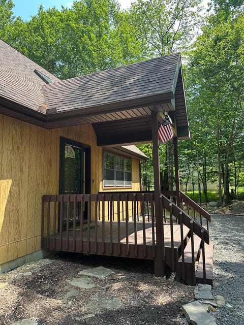 Pocono Hideout Family Home with Hot Tub Deck Sunroom Pool Big Bass Lake Larsen Lake Gouldsboro Clifton Township House in Pocono Mountains