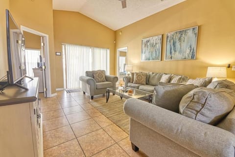 9 Miles to Disney - Family Friendly - Private Pool Villa in Four Corners