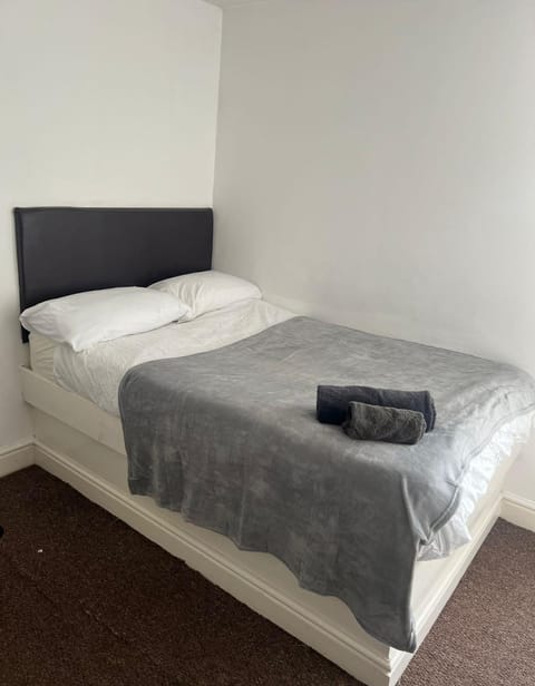 Spacious 3 Bed - Alton Towers Apartment in Stoke-on-Trent