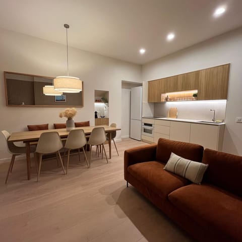 Kitchen or kitchenette, Seating area