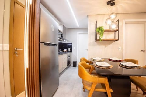 Kitchen or kitchenette, Dining area, oven