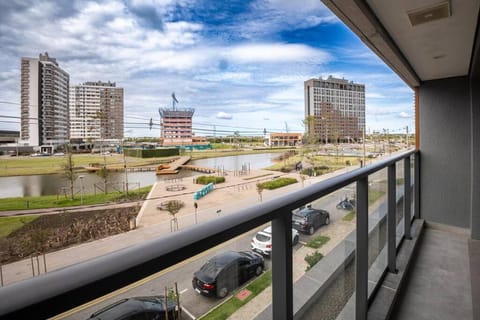 Property building, Day, Neighbourhood, Natural landscape, Balcony/Terrace, Street view