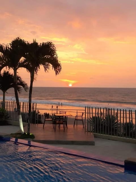 Pool view, Sea view