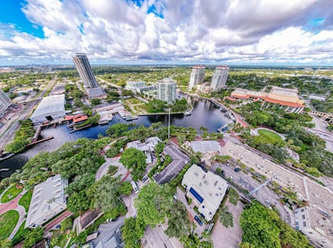 Nearby landmark, Neighbourhood, Bird's eye view, City view, River view, Location