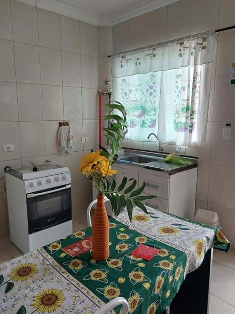 Kitchen or kitchenette, Dining area, oven, stove