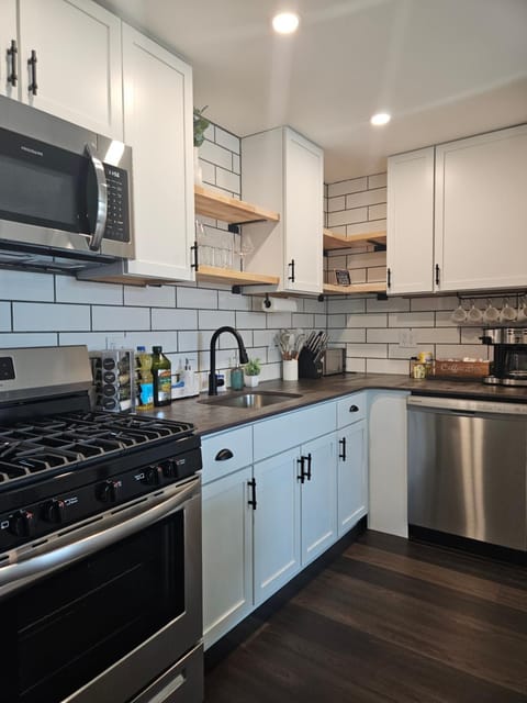 Rustic & Remodeled 3-bedroom in Downtown Phoenixville Appartement in Phoenixville