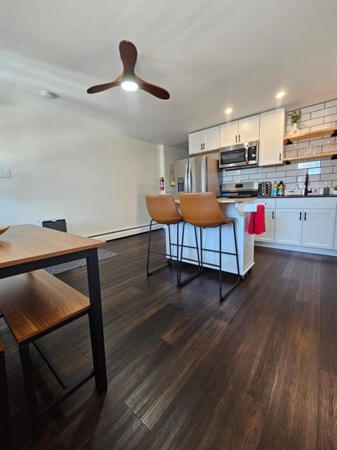 Rustic & Remodeled 3-bedroom in Downtown Phoenixville Appartement in Phoenixville