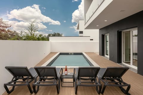 Balcony/Terrace, Swimming pool