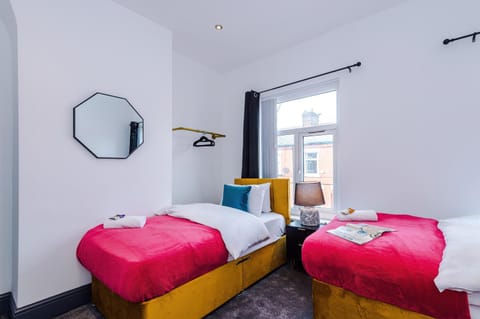 Funky 3 Bed House - Salford House in Salford