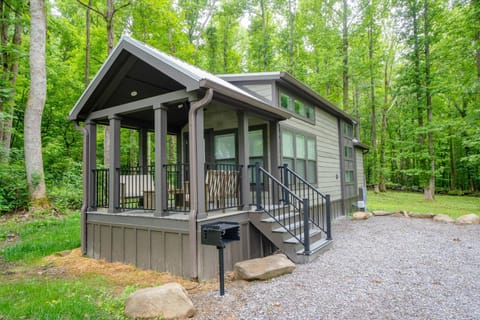 Modern Cabin - Gated Community - Woodland Views - Maple Cabin House in Pittman Center