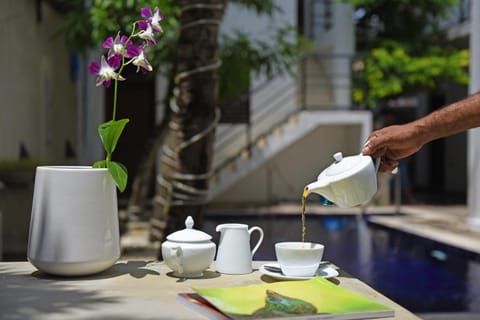 Swimming pool, Breakfast