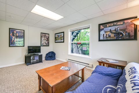 State College Apartment Walk to Beaver Stadium! Apartment in University Park