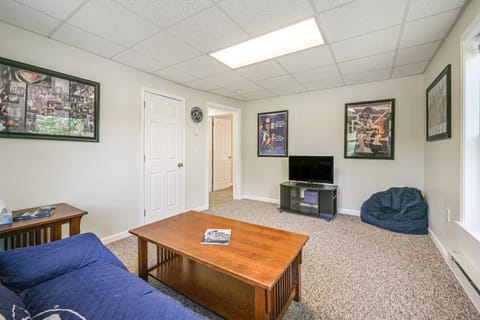 State College Apartment Walk to Beaver Stadium! Apartment in University Park