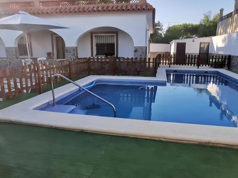 Chalet con piscina privada, cerca de la playa y equipado para 9 personas en Barbate, Cádiz - ES-180-229 Villa in La Janda