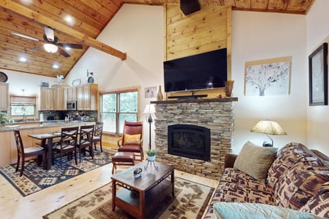 Rustic Ridge Cabin House in Union County