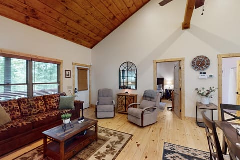 Rustic Ridge Cabin House in Union County