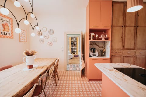 Kitchen or kitchenette, Dining area