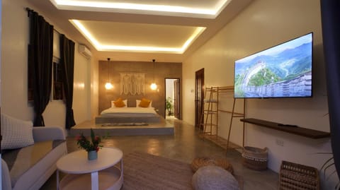 Bed, TV and multimedia, Photo of the whole room, Bedroom