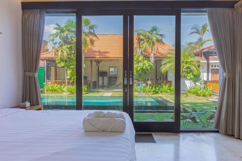 Bed, Bedroom, Pool view, towels