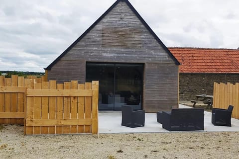 Le gîte de la Ferme House in Portbail