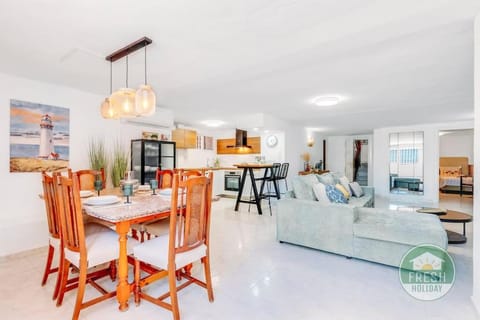 Kitchen or kitchenette, Living room, Photo of the whole room, Seating area, Dining area