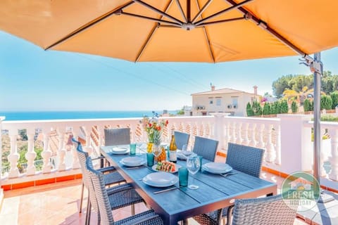 Day, View (from property/room), Balcony/Terrace, Seating area, Dining area, Sea view