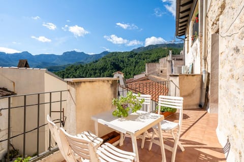 Property building, Balcony/Terrace, Living room